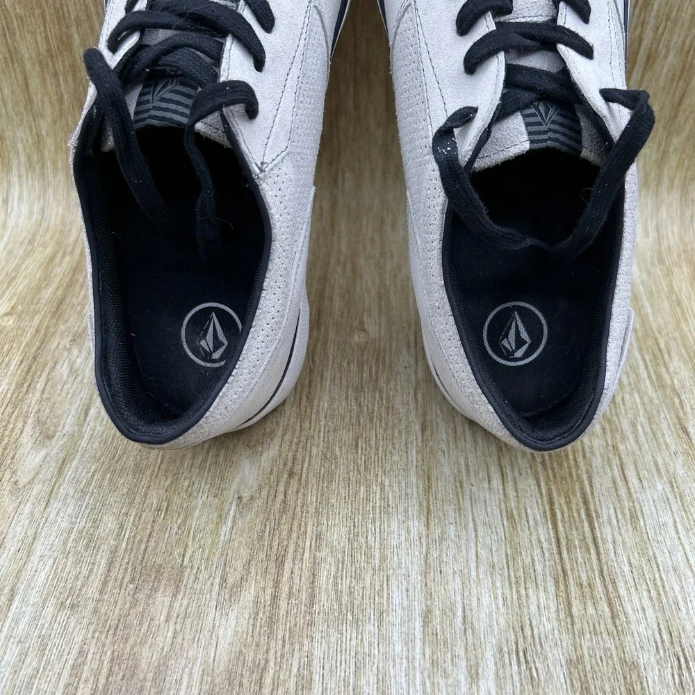 Volcom Steelo Skate Shoes Men's Size 10 Light Grey Suede Low Top V4011550 BNE